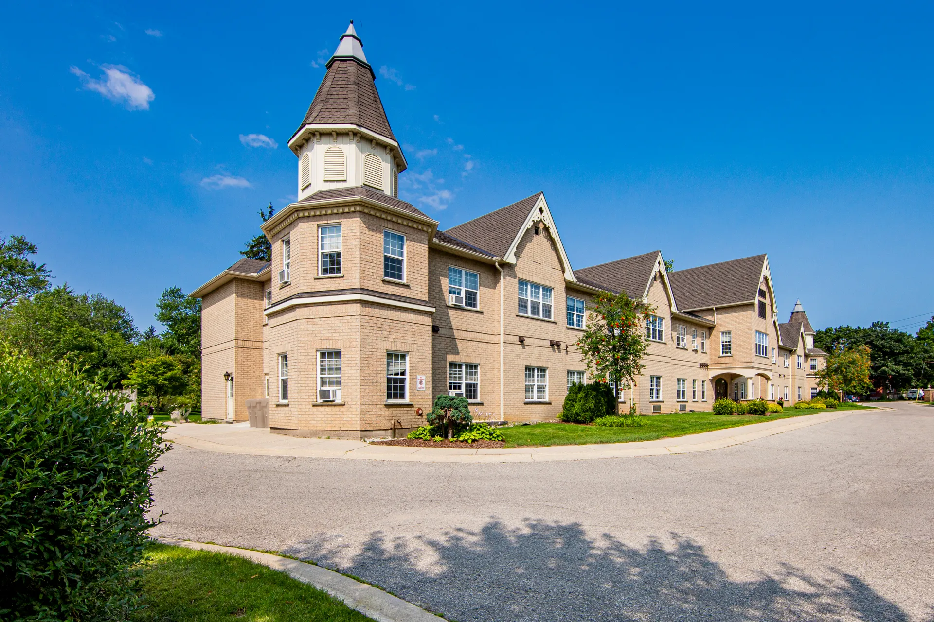Prima Living Anne Hathaway location